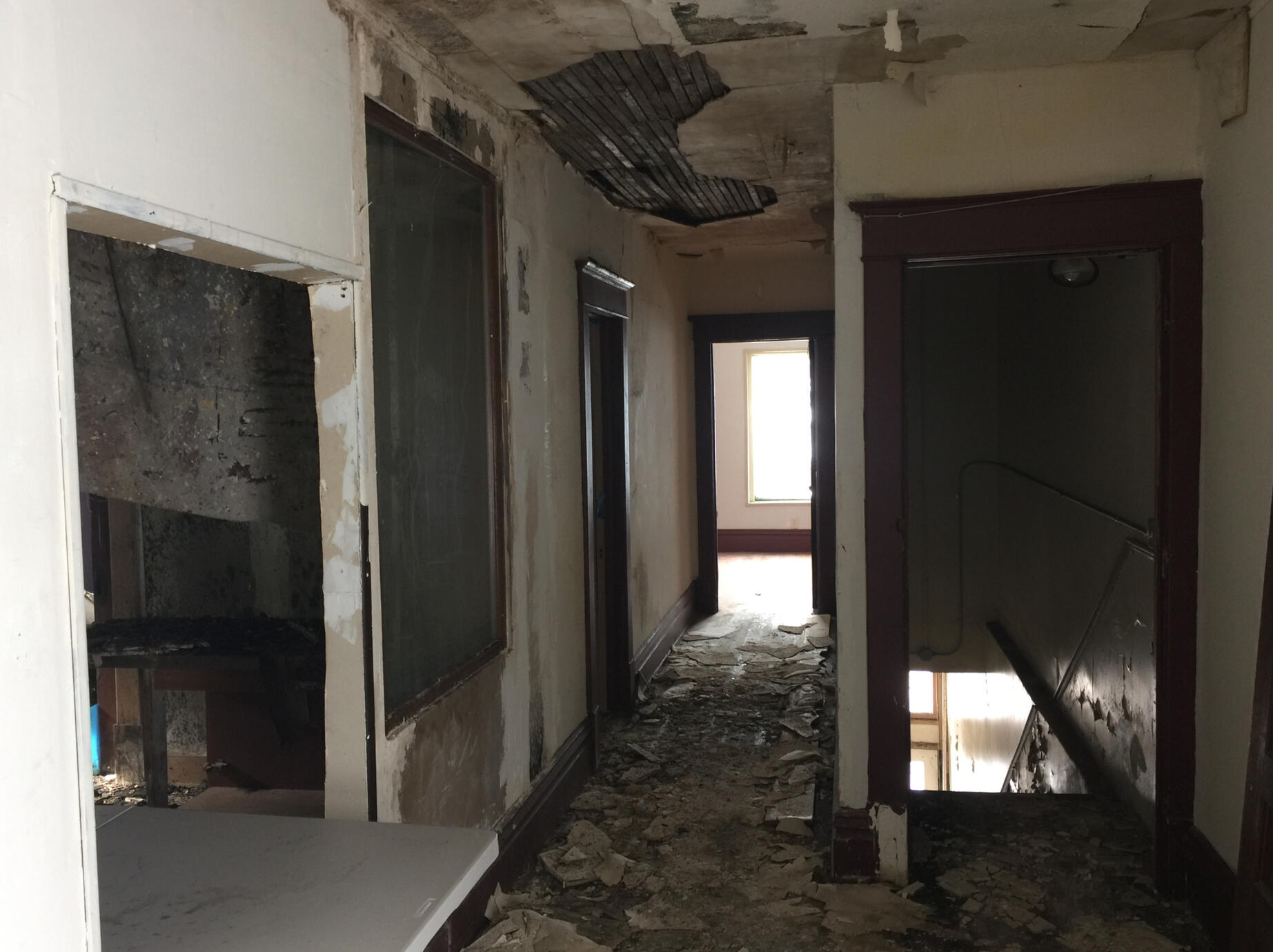 714 upstairs looking West