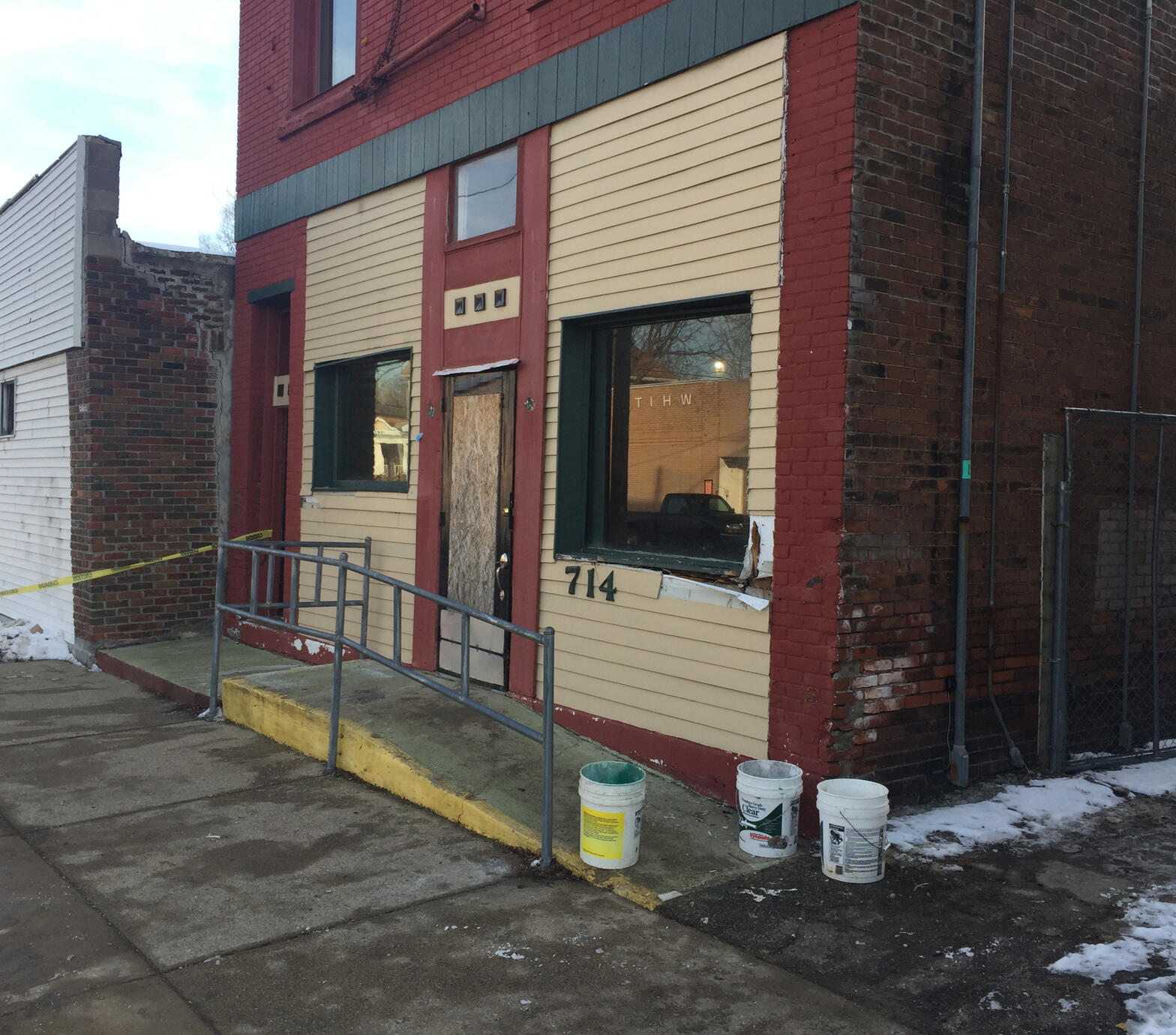 714 Facade before any serious work